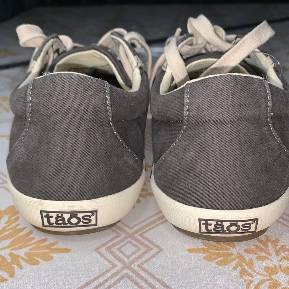 tao's Gray and Cream Women Sneakers - Picture 3 of 6